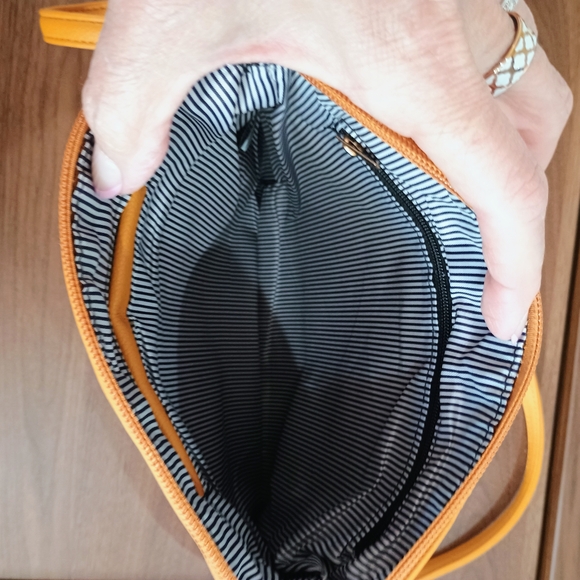 Deluxity Yellow Crossbody Bag - Picture 5 of 6